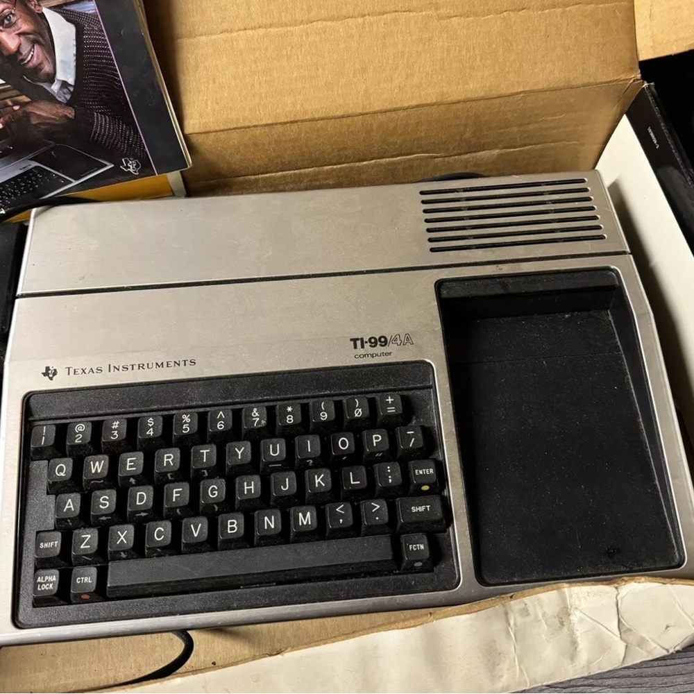 Vintage Texas Instruments TI-99-4A Home Computer w/games, reference guide Tested - Picture 4 of 13